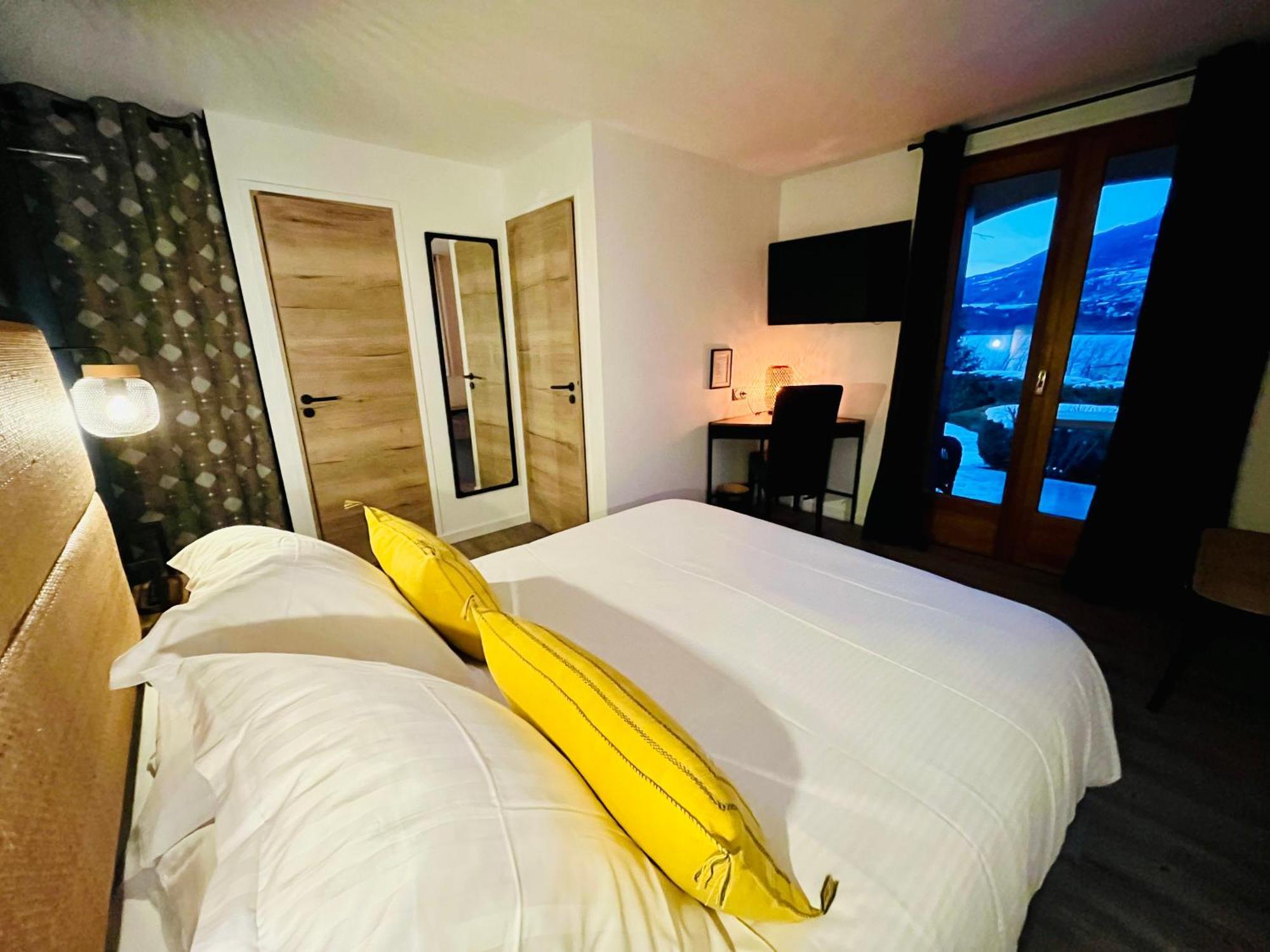 Hotel Les Chaumettes Savines Oda fotoğraf